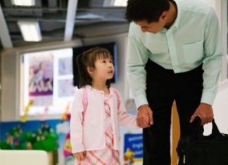 Cách nuôi dạy trẻ con thông minh phát triển tư duy sáng tạo be-di-mau-giao-blogtamsuvn