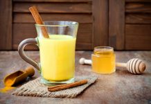 Cách làm mặt nạ tinh bột nghệ mật ong – Một tuần mấy lần là đủ cach-uong-tinh-bot-nghe-dep