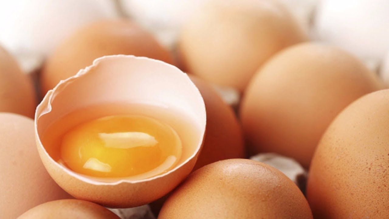 Lòng trắng trứng khi kết hợp với những khoáng chất của rong biển sẽ giúp làn da được làm sạch tự nhiên nhất