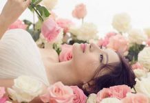 7 công dụng của nước hoa hồng trong việc trị mụn hiệu quả nuoc-hoa-hong-5