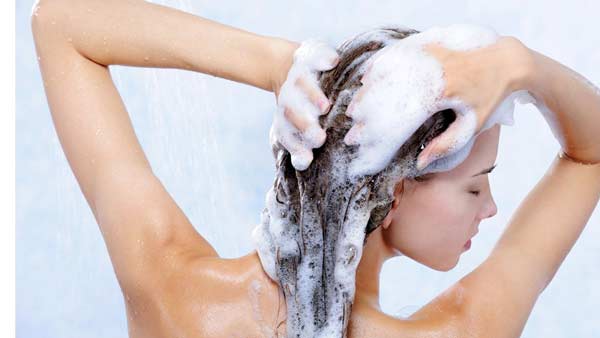Chăm sóc tóc nhuộm bằng dầu gội