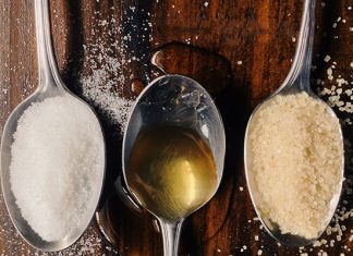 Hướng dẫn tẩy tế bào chết bằng đường và mật ong giúp “lột xác” làn da tay te bao chet bang duong va mat ong hieu qua tai nha