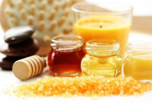 12 cách tẩy da chết bằng mật ong hiệu quả và đơn giản tại nhà tay-te-bao-chet-cho-da-mat-bang-mat-ong