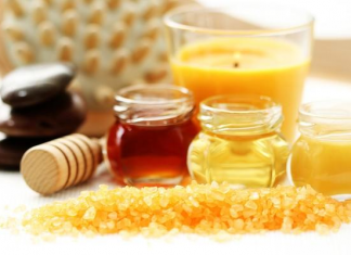 12 cách tẩy da chết bằng mật ong hiệu quả và đơn giản tại nhà tay-te-bao-chet-cho-da-mat-bang-mat-ong