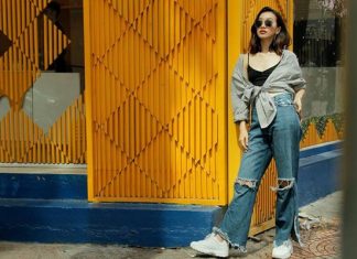 Cách phối quần Jean với giày thể thao cho bạn nữ thêm cá tính Phối quần jean rách với giày thể thao