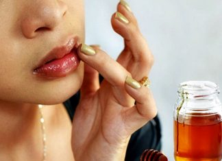Tẩy tế bào chết cho môi bằng mật ong có hiệu quả như lời đồn tay-te-bao-chet-cho-moi-bang-mat-ong-co-hieu-qua-nhu-loi-don (3)