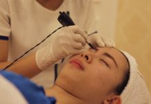 Phun xăm lông mày bị đậm phải làm sao để hạ màu lông mày đây? hạ màu lông mày 2