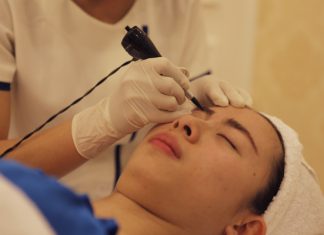 Phun xăm lông mày bị đậm phải làm sao để hạ màu lông mày đây? hạ màu lông mày 2