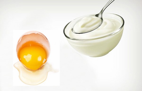 Làm trắng da mặt bằng trứng gà và sữa chua không đường