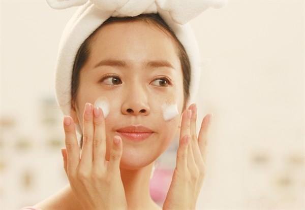 Làm sạch da mặt là bước vô cùng quan trọng