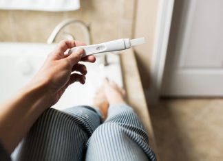 Thử que báo 2 vạch nhưng 1 vạch đậm 1 vạch mờ liệu có thai không? Que thử thai báo 2 vạch nhưng 1 vạch đậm & 1 vạch mờ là có thai hay không?