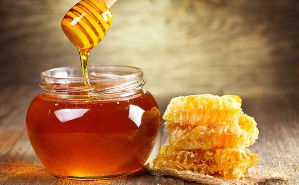 Tác dụng trị mụn của mật ong qua các thành phần