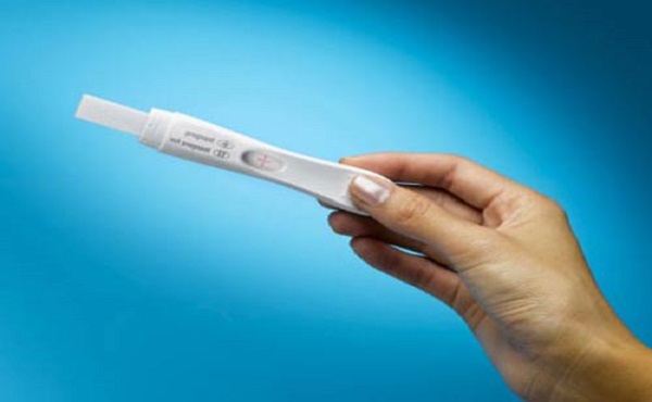 Nước tiểu loãng có thể dẫn đến que thử thai 1 vạch mà vẫn có thai