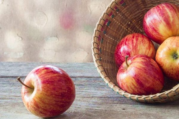Nên chọn táo đỏ có vị ngọt để tránh ảnh hưởng đến dạ dàyNên chọn táo đỏ có vị ngọt để tránh ảnh hưởng đến dạ dày