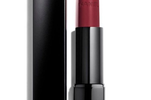 Mẫu Chanel Rouge Allure Velvet Extreme là thỏi son màu đỏ rượu sang chảnh