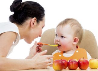 Hướng dẫn cách cho bé 4 tháng ăn dặm phù hợp nhất Hướng dẫn cách cho bé 4 tháng ăn dặm phù hợp nhất