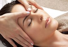 Gợi ý cách massage mặt bằng dầu dừa đúng chuẩn da đẹp tự nhiên