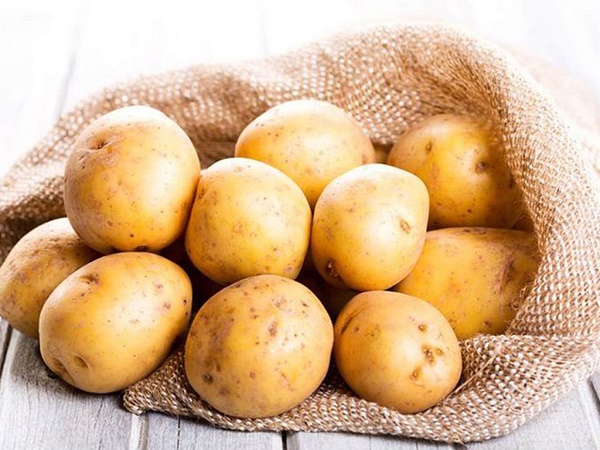 Trị mụn bằng khoai tây đơn giản