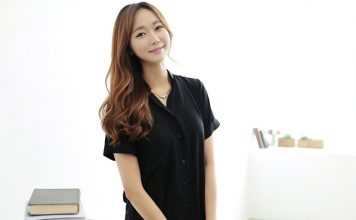 Những mẫu áo công sở cho người trung niên vừa đẹp, thanh lịch