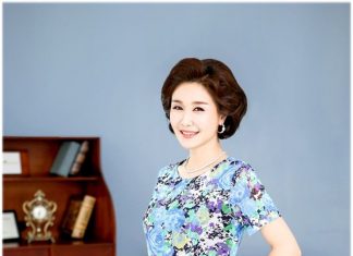 Váy đầm công sở tuổi u50 chín chắn nhưng vẫn đầy quyến rũ