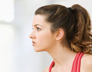 Bài tập giảm cân hiệu quả với 15 phút mỗi ngày cùng với tạ.