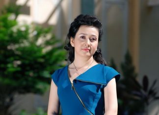 Những mẫu váy đầm dự tiệc tuổi trung niên sang trọng, quý phái