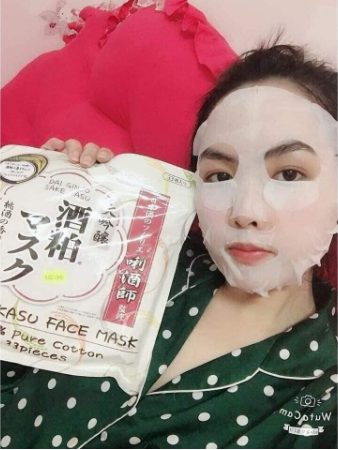 Mặt nạ trị thâm mụn trắng da Sake Saku Face Mask