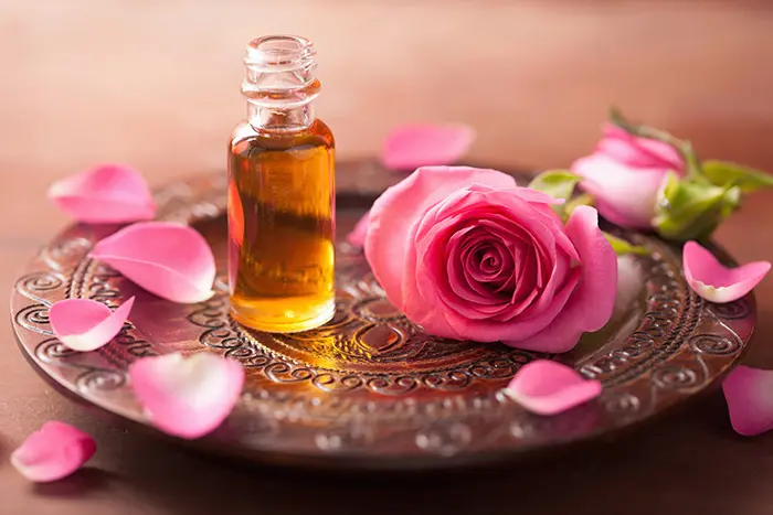 Nước hoa hồng có tác dụng rất tốt đối với làn da