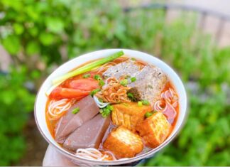 Cách nấu bún riêu cua đơn giản lại ngon hết xẩy tại nhà Công thức nấu bún riêu cua đơn giản lại ngon hết xẩy! - Ảnh 9